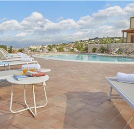 2 bedroom seaside apartments with shared pool, sleeps 4-5